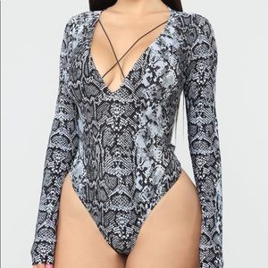 STRAPPY SNAKESKIN BODYSUIT - GREY/COMBO